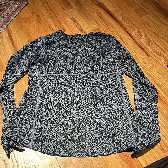 Nike running shirt size medium perfect condition - Picture 4 of 6